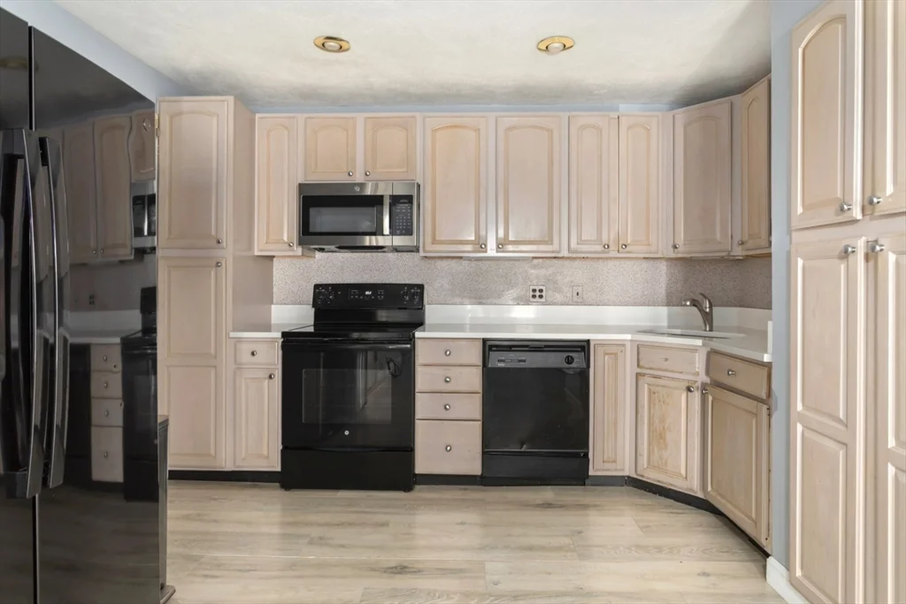 222 Winthrop Shore Dr, Winthrop