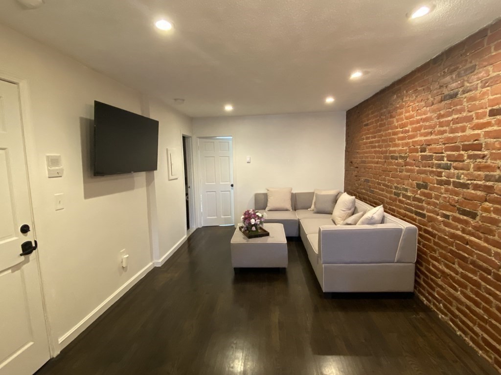 201 Salem St, North End