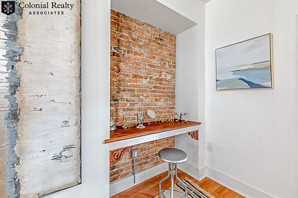 27 Swallow St, South Boston