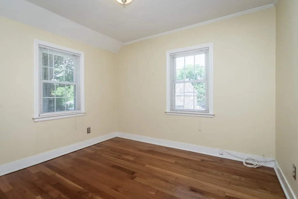 32 Hamilton Rd, Wakefield