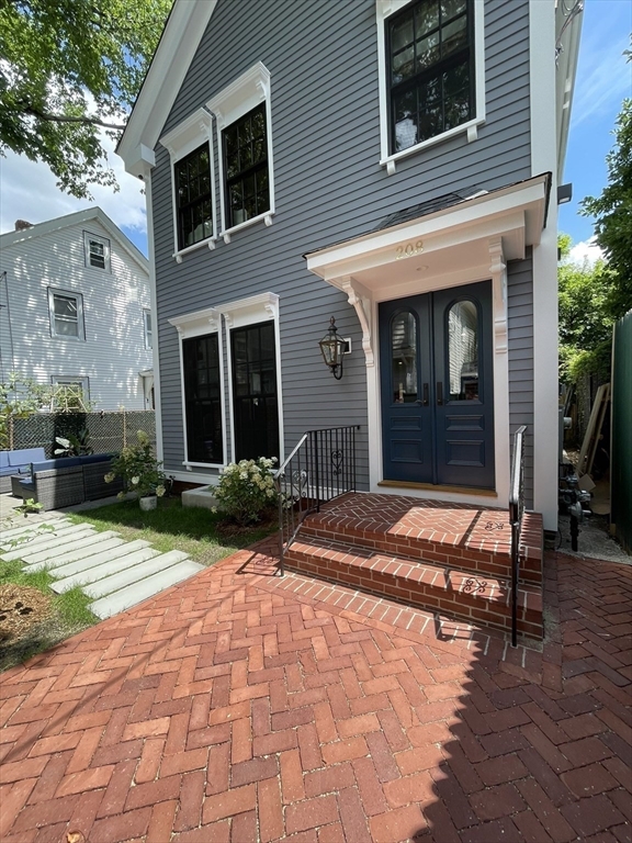 208 Windsor St, The Port