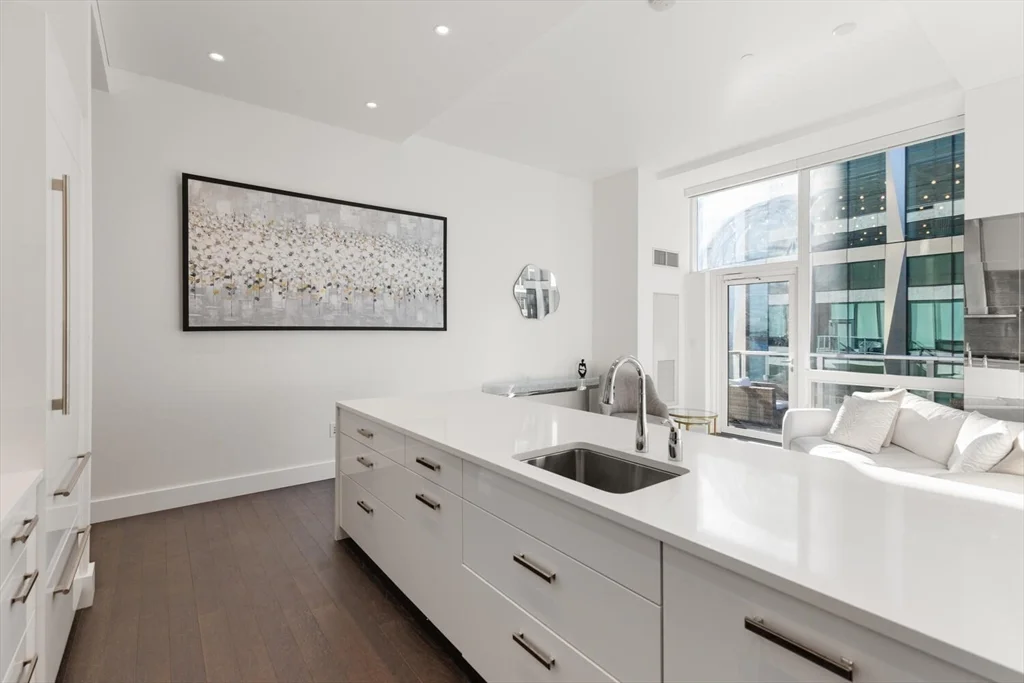 50 Liberty Dr, Seaport District