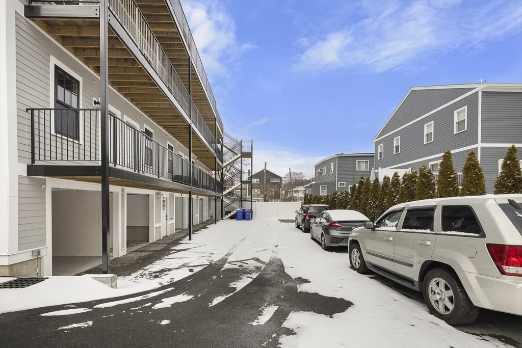 31 Boardman St, East Boston