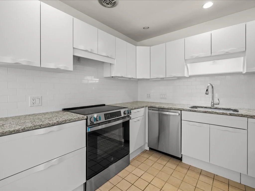 15 Woodridge Rd, Dover