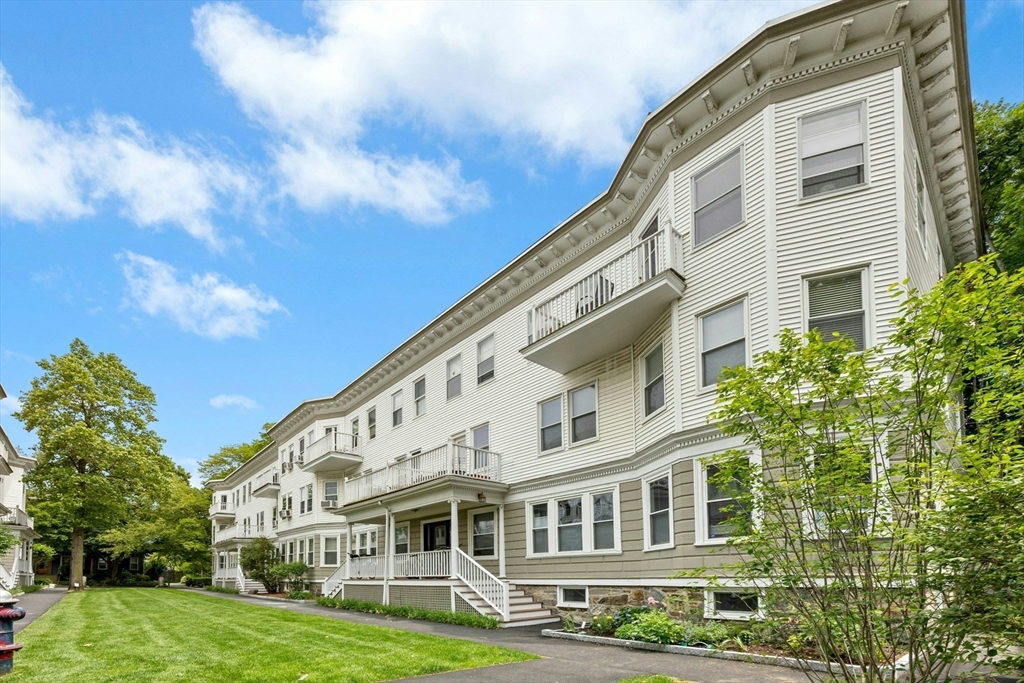 28 Stanton Rd, Brookline