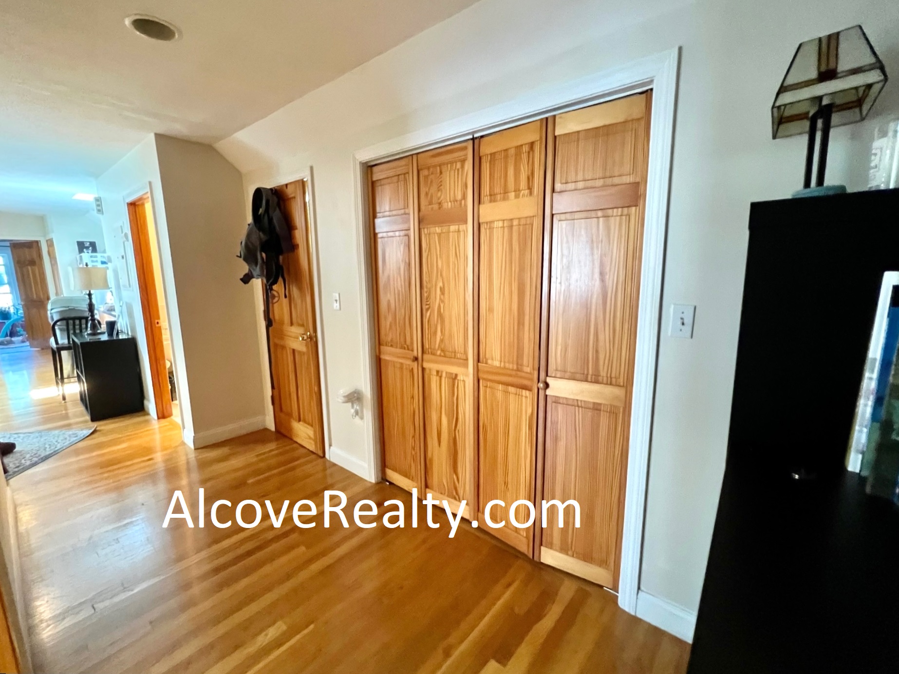 24 Burnham St, Tufts