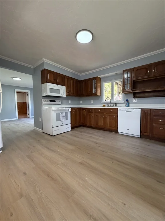 326 N Main St, North Brookfield