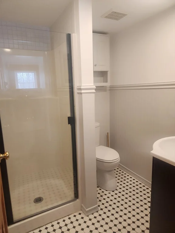 92 Main St, Hopkinton