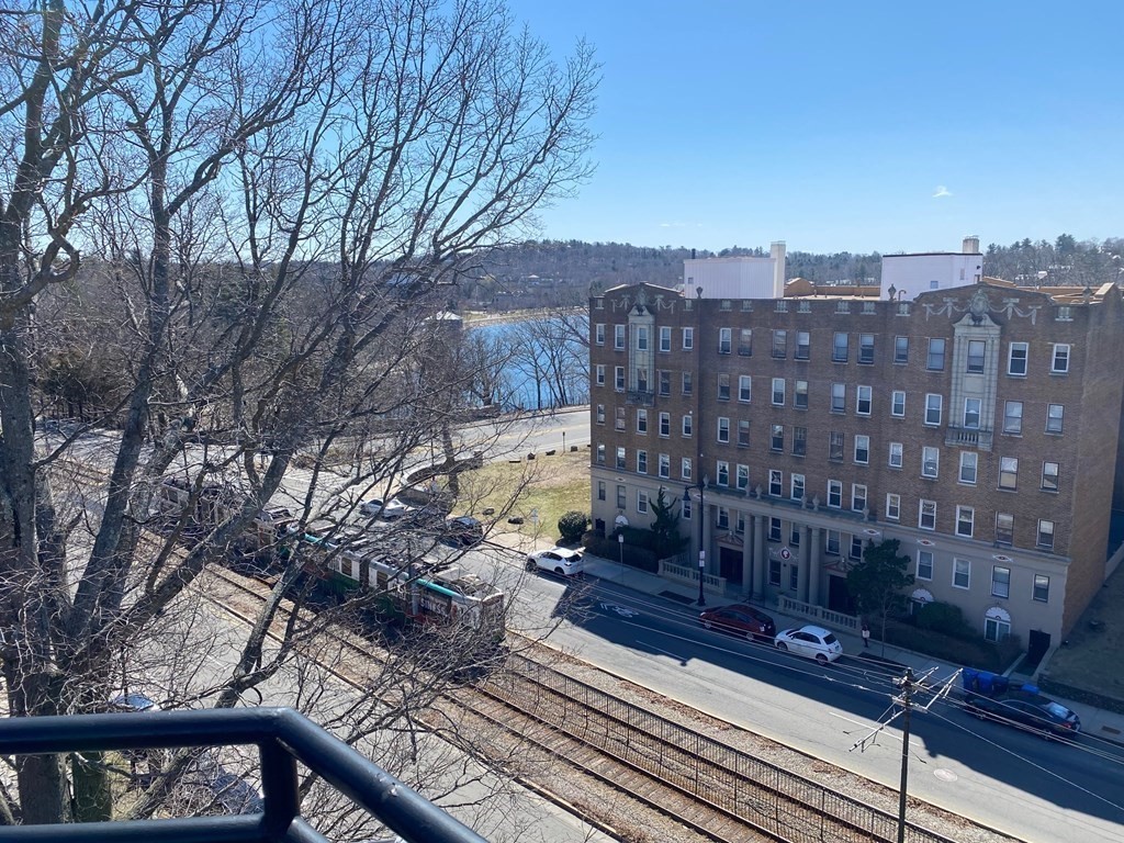 1933 Commonwealth Ave, Brighton