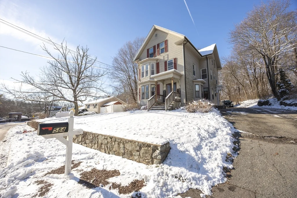 584 Mount Hope St, North Attleboro