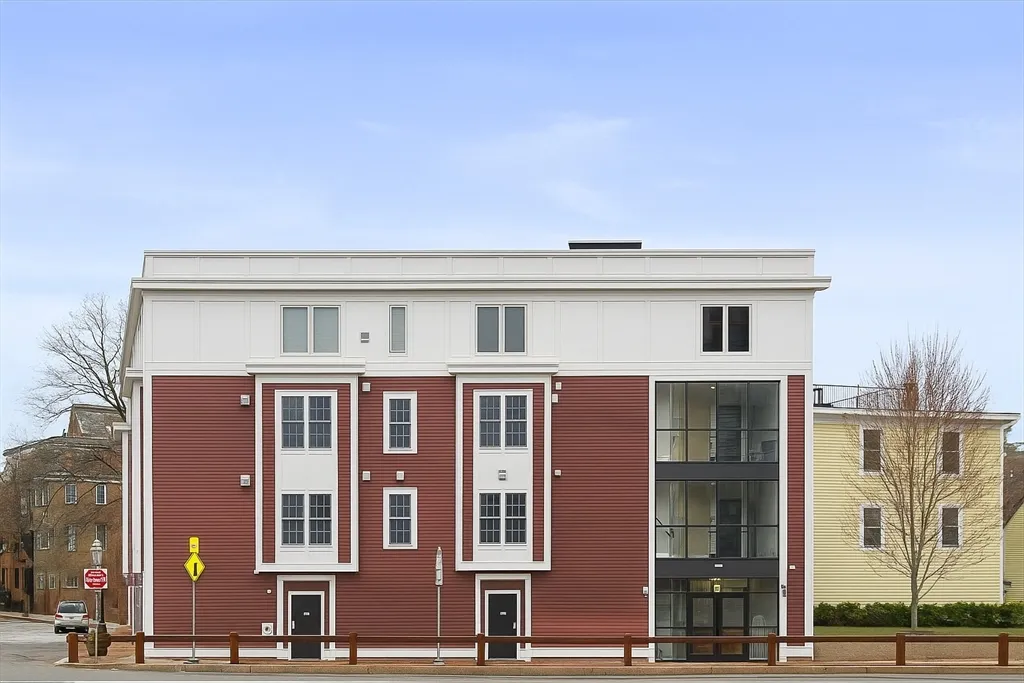 463 Rutherford Ave, Charlestown