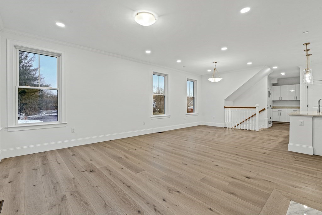 19 Lily Pond Ln, Lexington