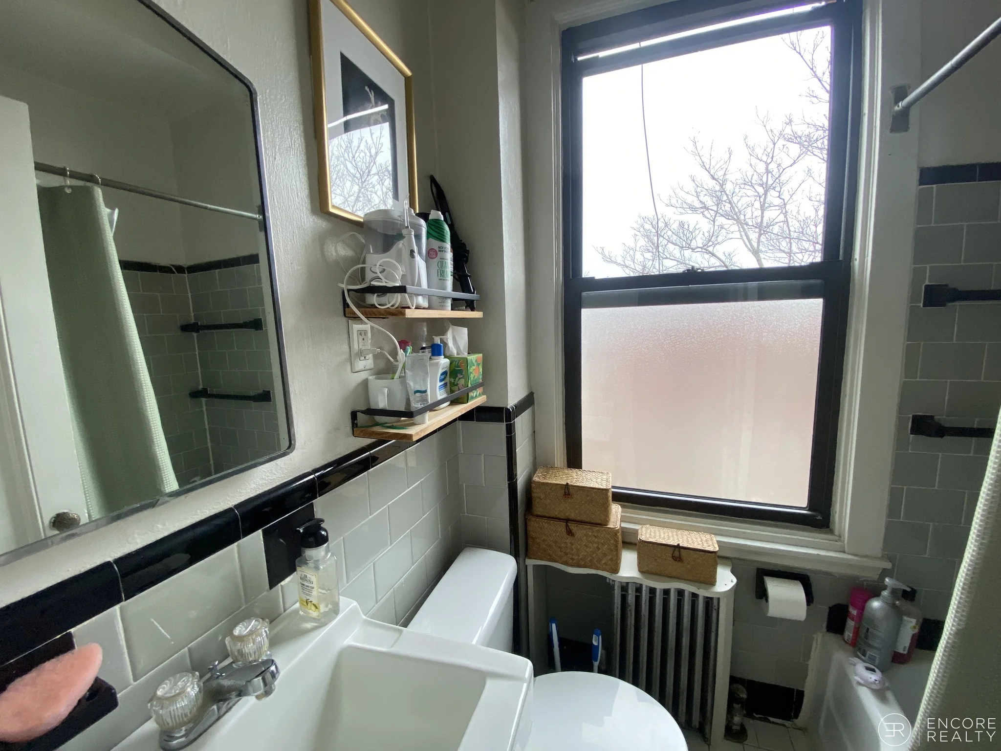 16 Davis Ave, Emerson Gardens