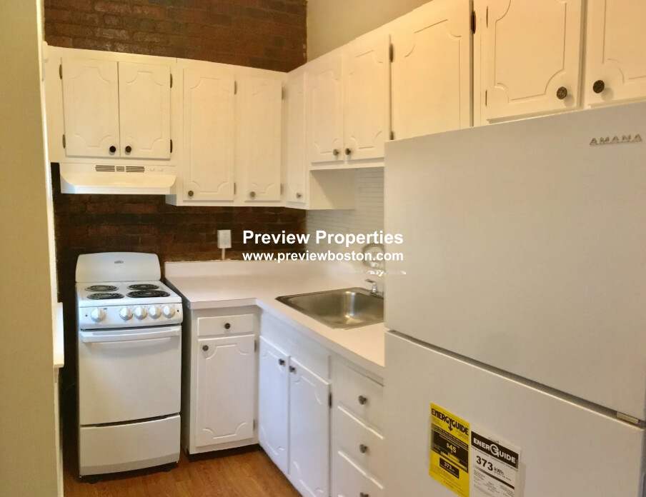 82 South Huntington Ave, Jamaica Plain