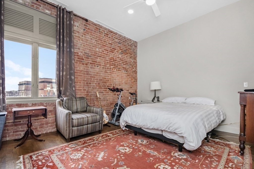 6 Edgerly Pl, Back Bay