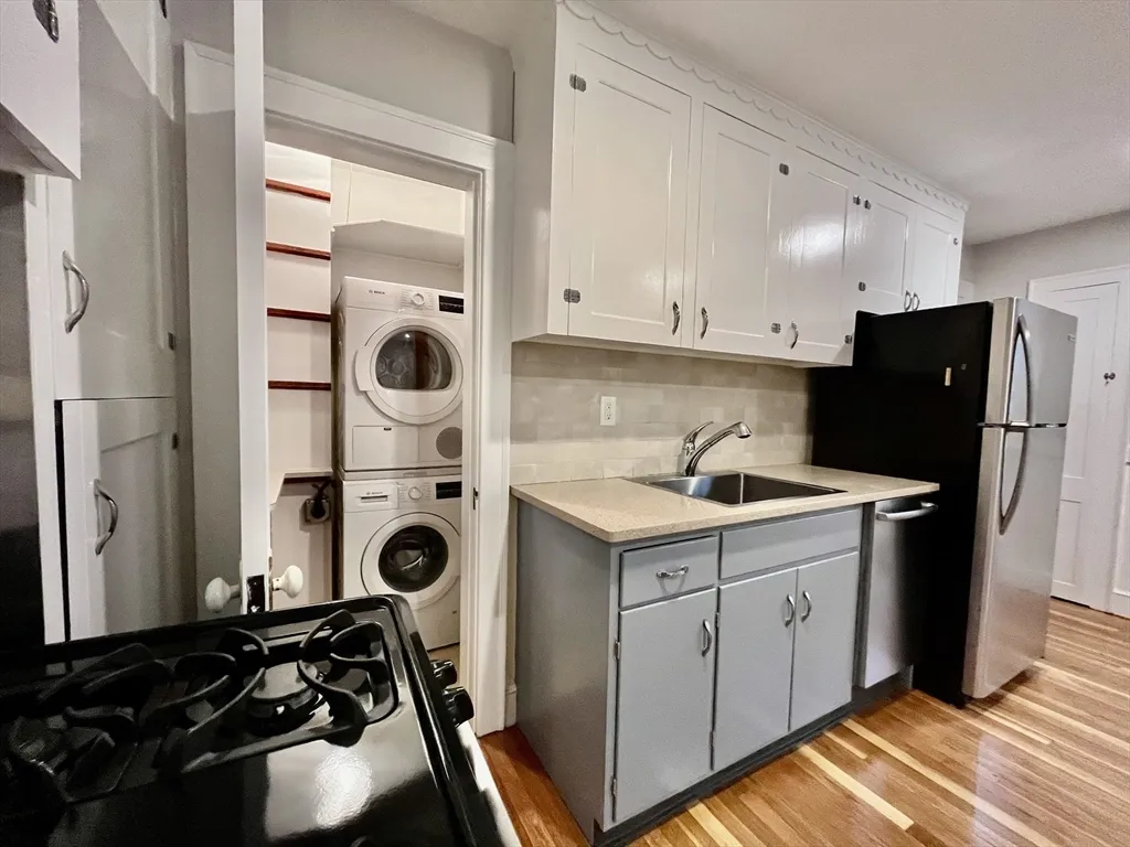 94 Glendale Rd, Quincy