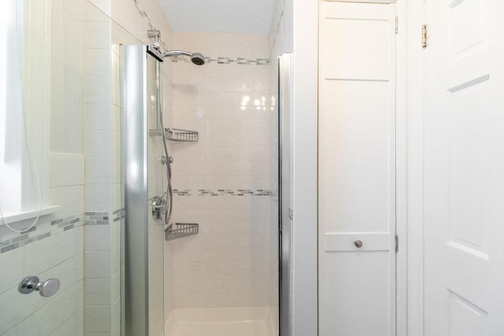 709 Hammond St, Chestnut Hill