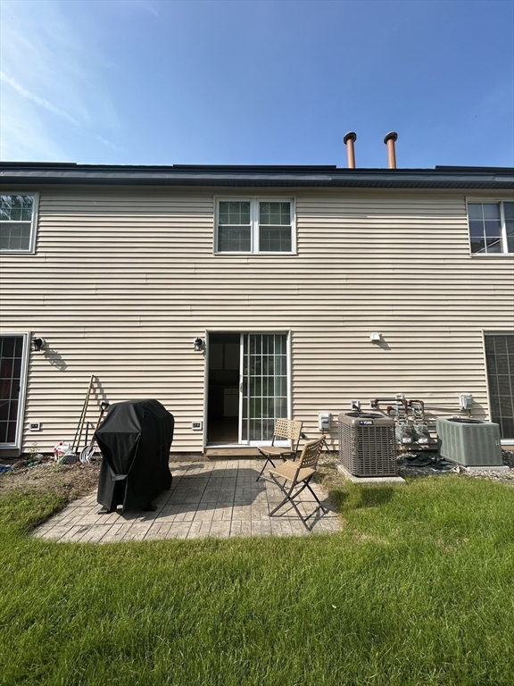 66 Kennedy Dr, Chelmsford