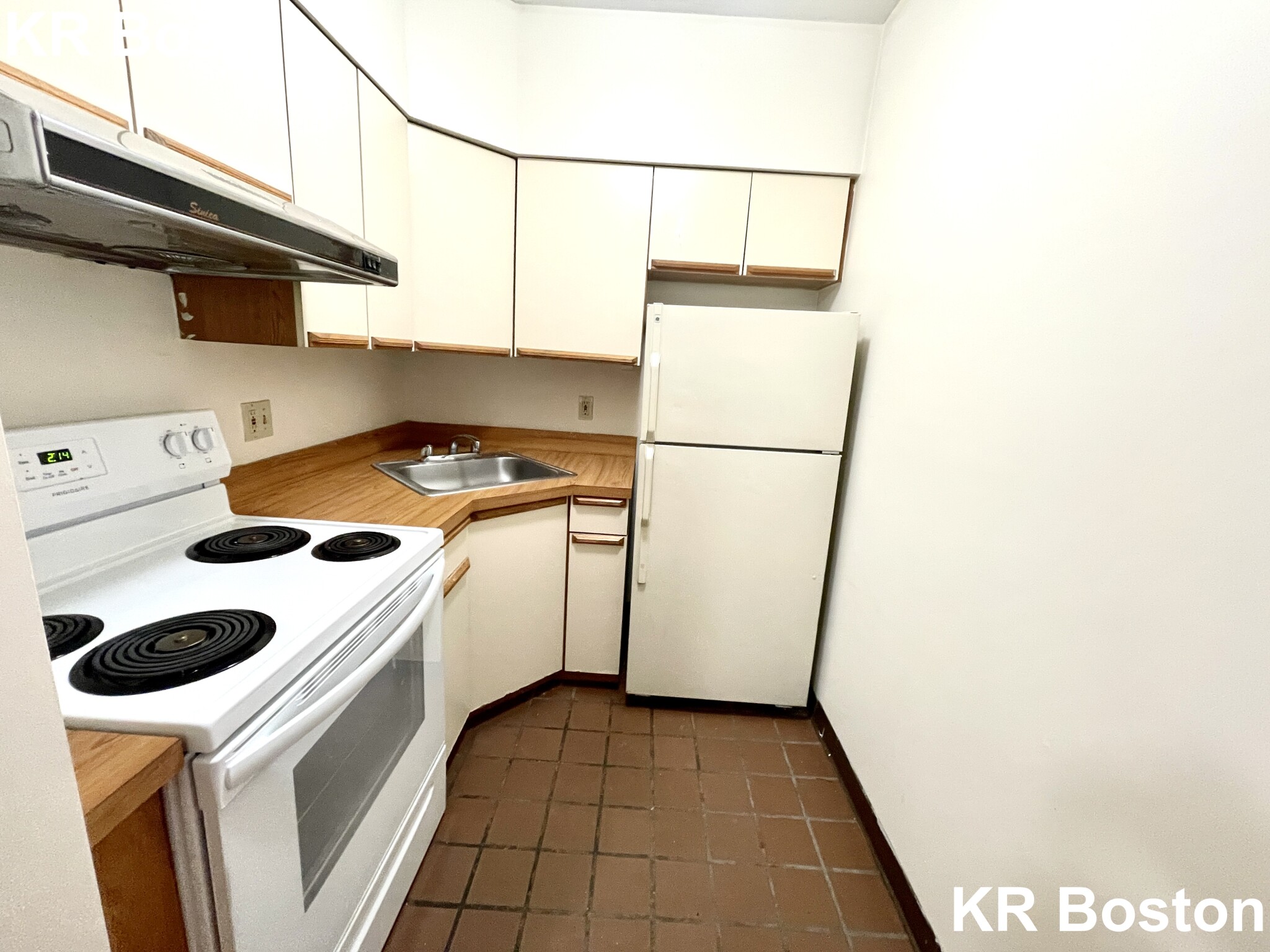 1 bed, 1 bath apartment for rent at 81 Essex St Unit 41, Chinatown — photo 2 of 3