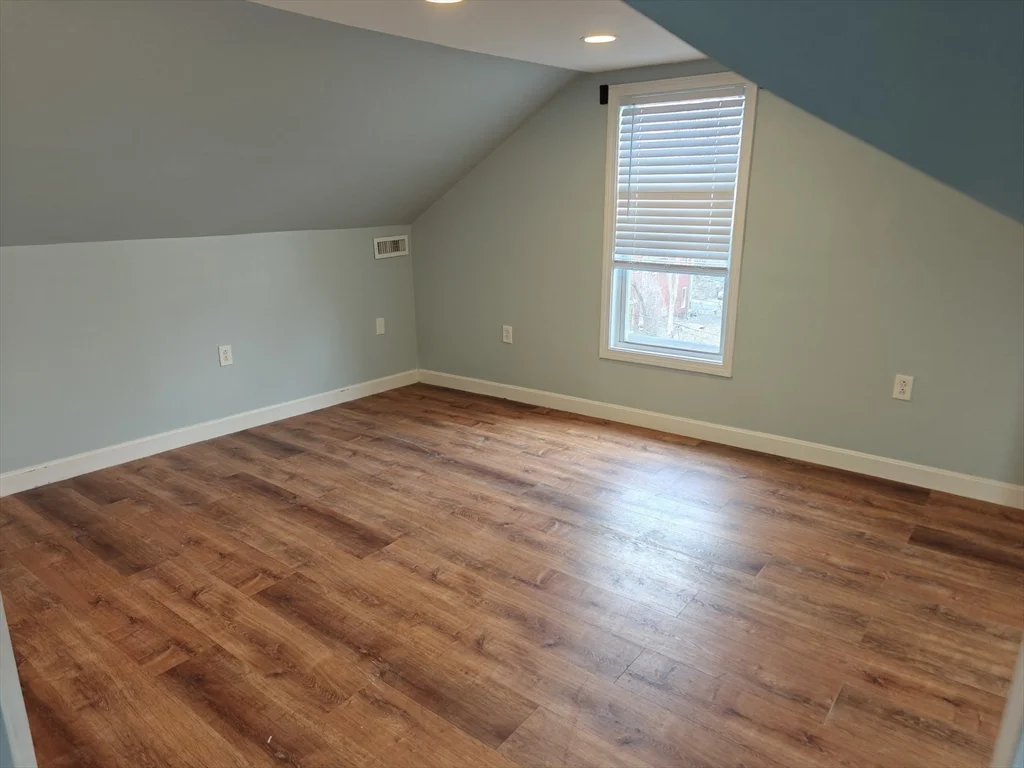 102 Mount Pleasant Ave, Roxbury