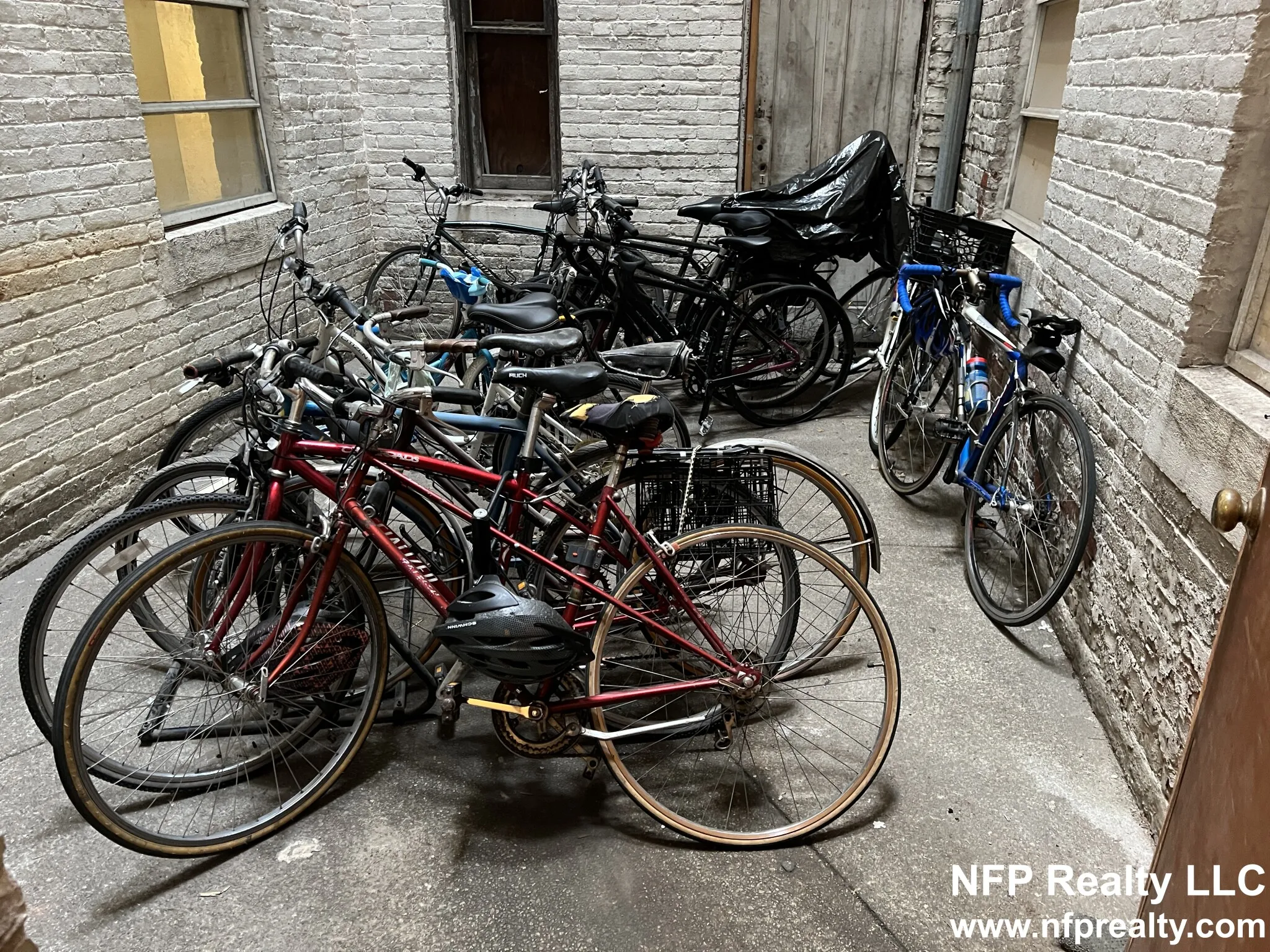 1064 Beacon St, Longwood