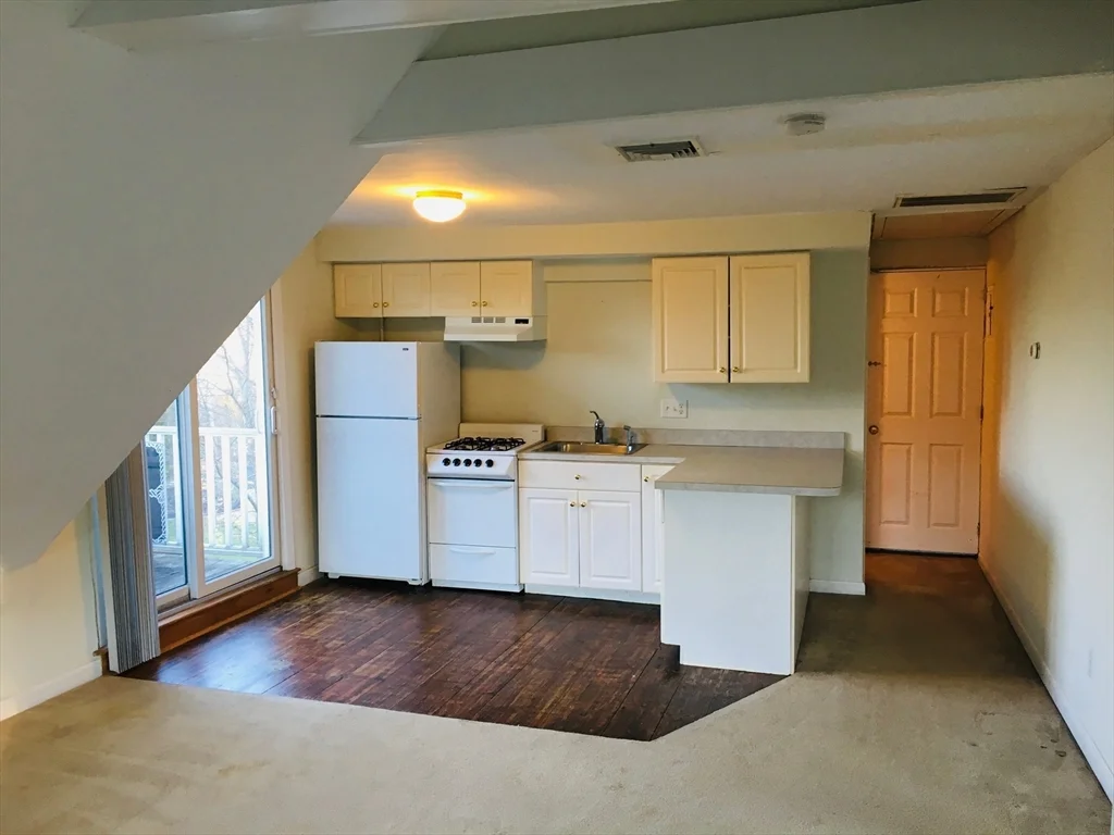 161 Cedar St, Milford