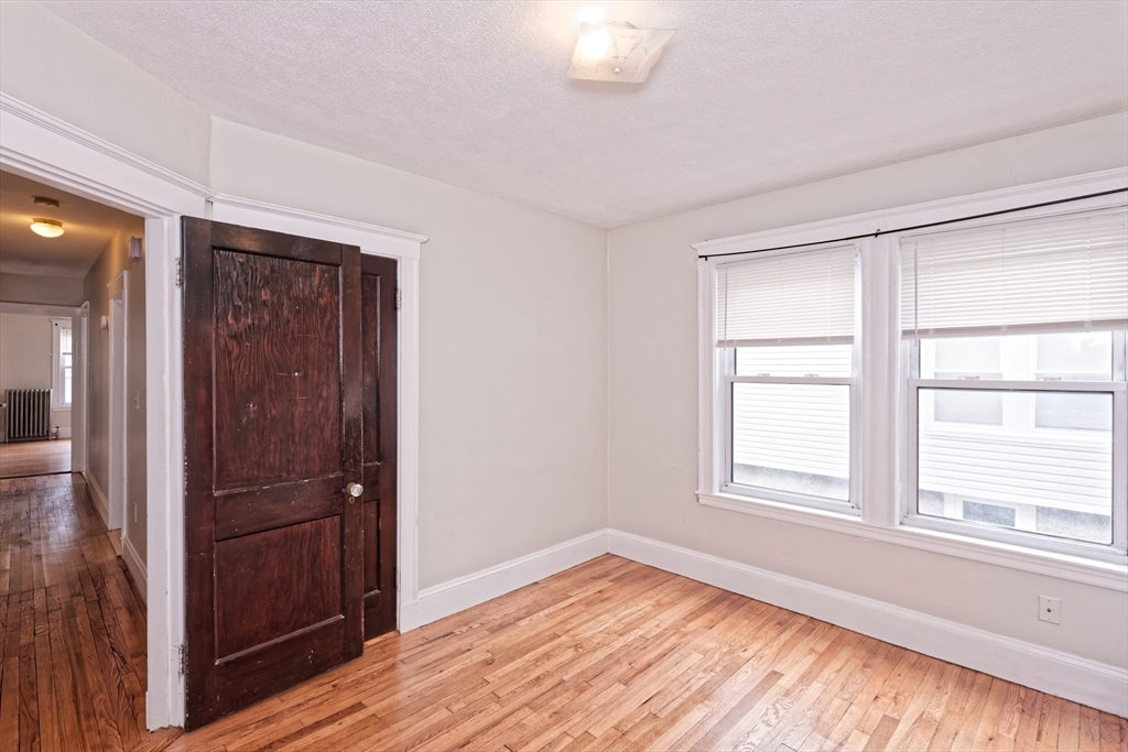 23-25 St James Ter, Newton