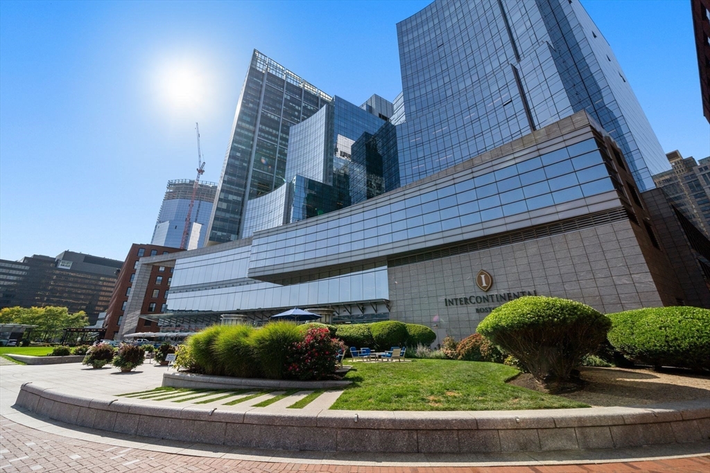 500 Atlantic Ave, Waterfront