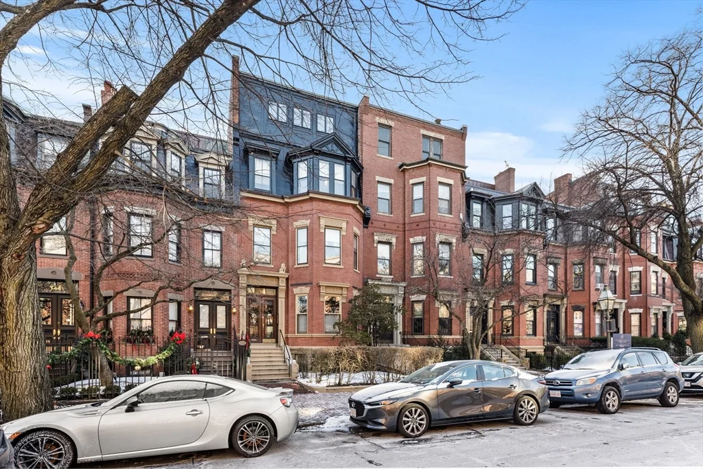 348 Marlborough St, Back Bay