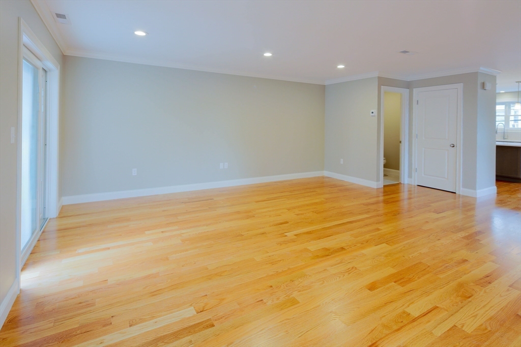 63 Bacon St, Waltham