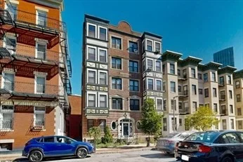 75 Burbank St, Fenway