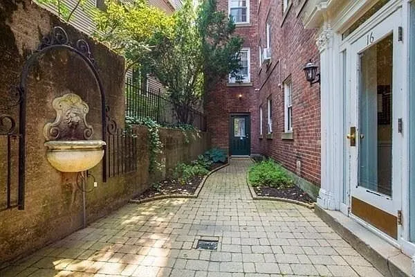 16 Chauncy St, Neighborhood Nine