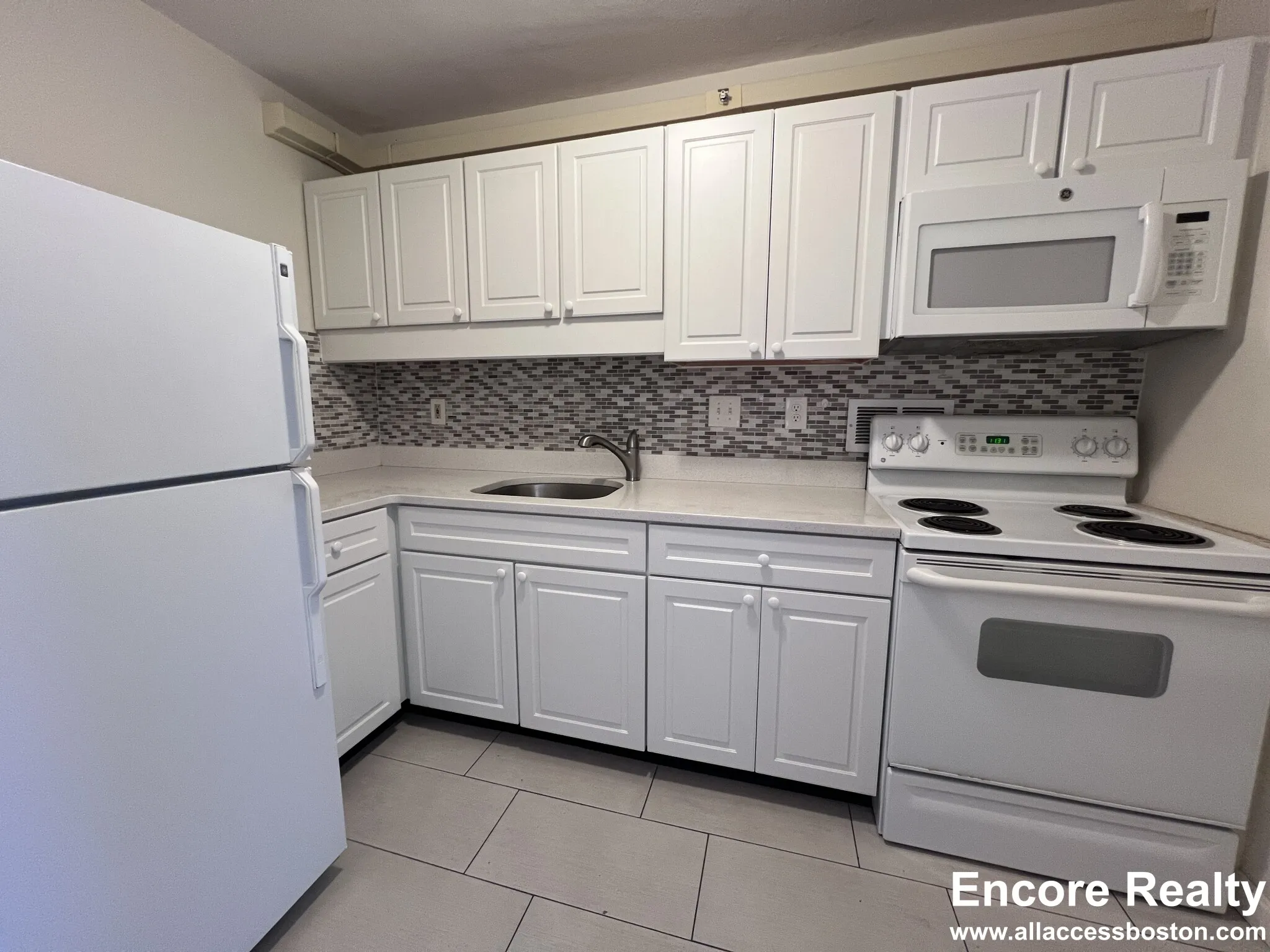 101 Monmouth Ct, Longwood