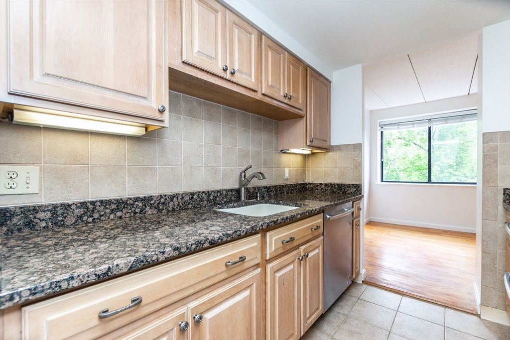 1933 Commonwealth Ave, Brighton