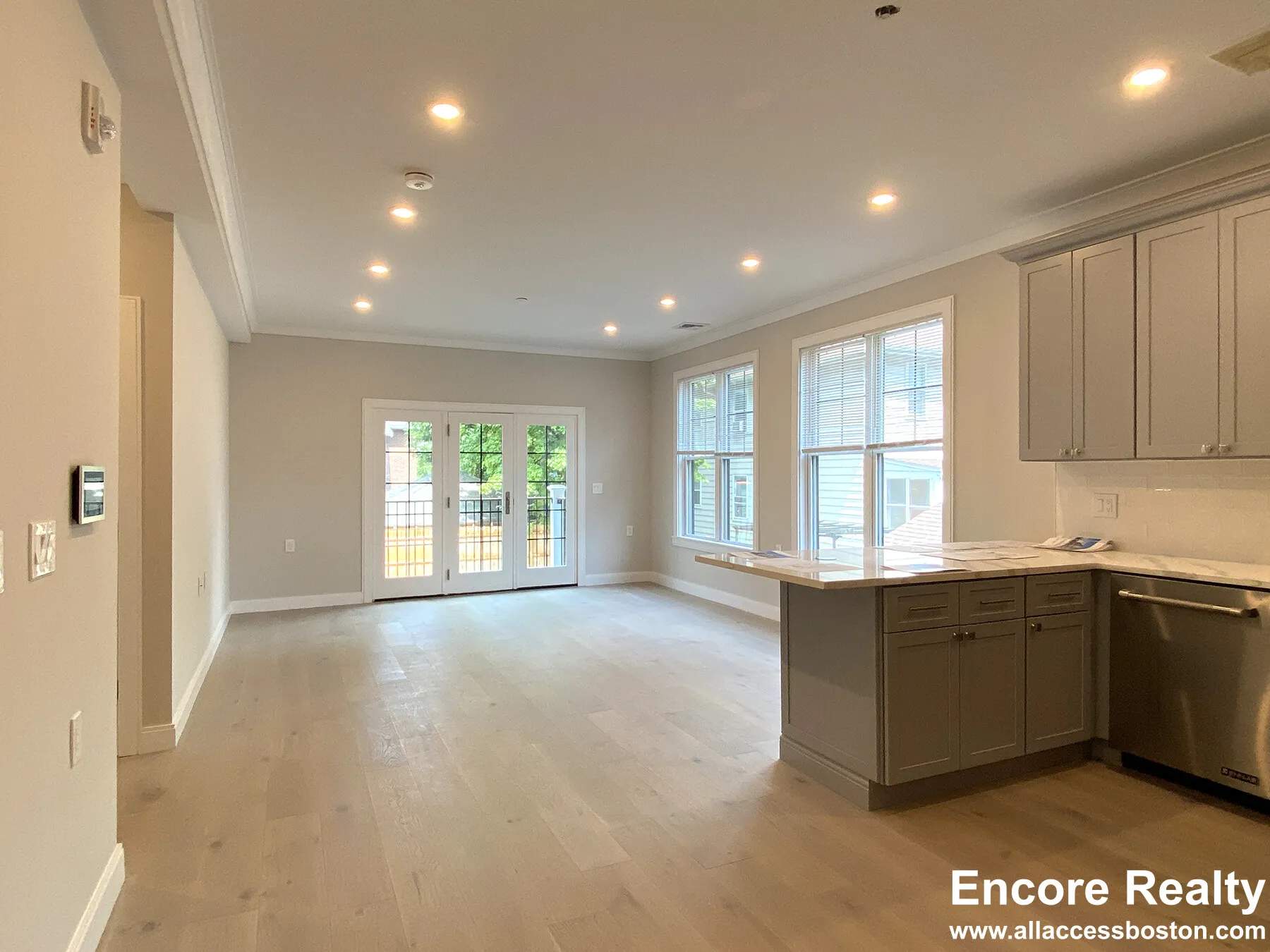 32 Cummins Highway, Roslindale