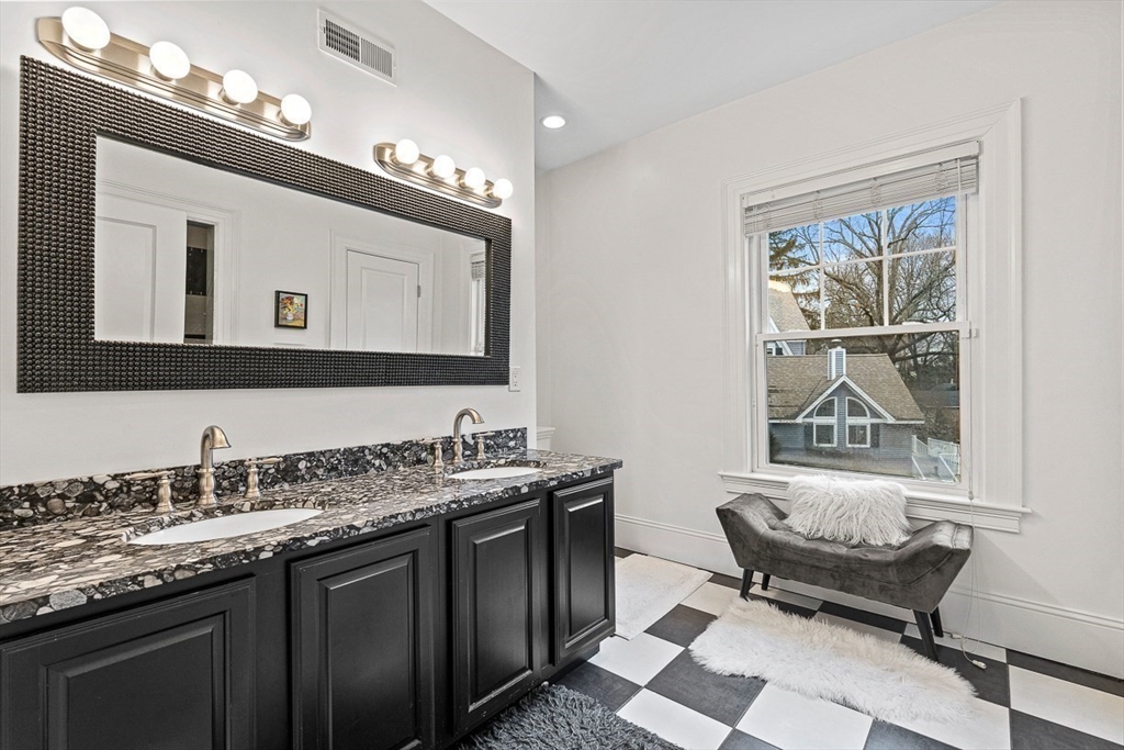 34 Glen Rd, Winchester