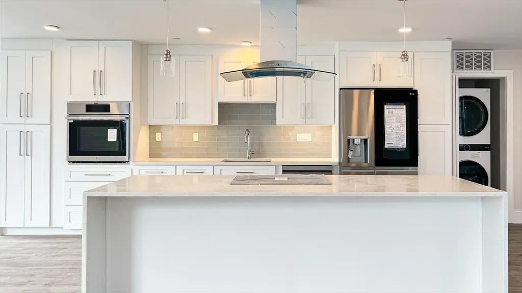 131 Cambridge St, Burlington