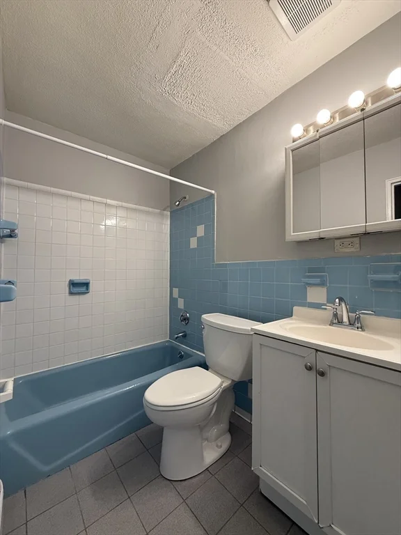 565 Hyde Park Ave, Roslindale