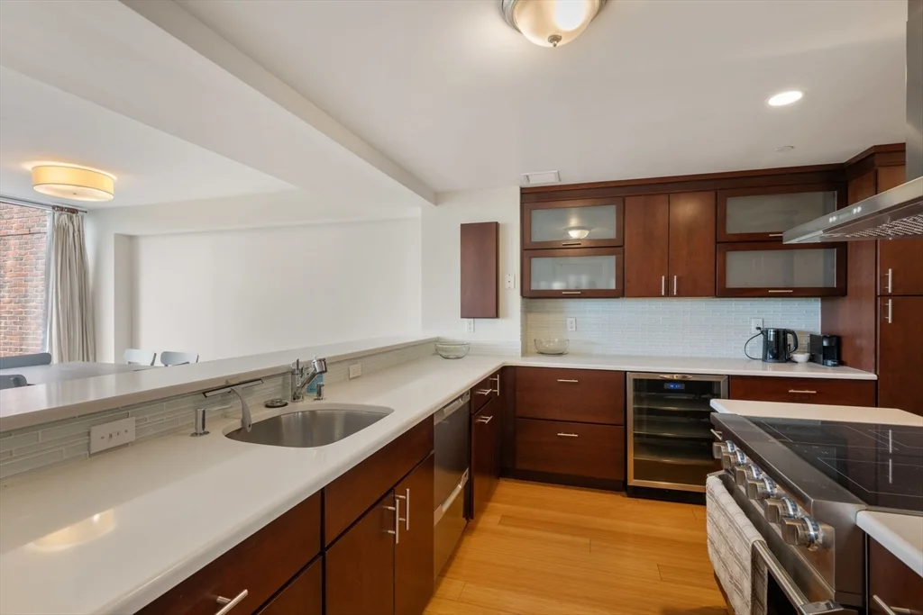 975 Memorial Dr, West Cambridge