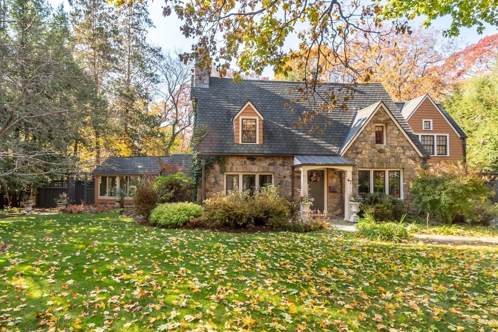 67 Whittier Rd, Wellesley