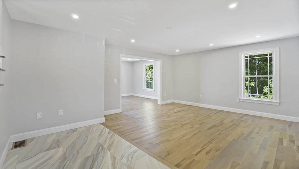 21 Arbor Ct, East Walpole