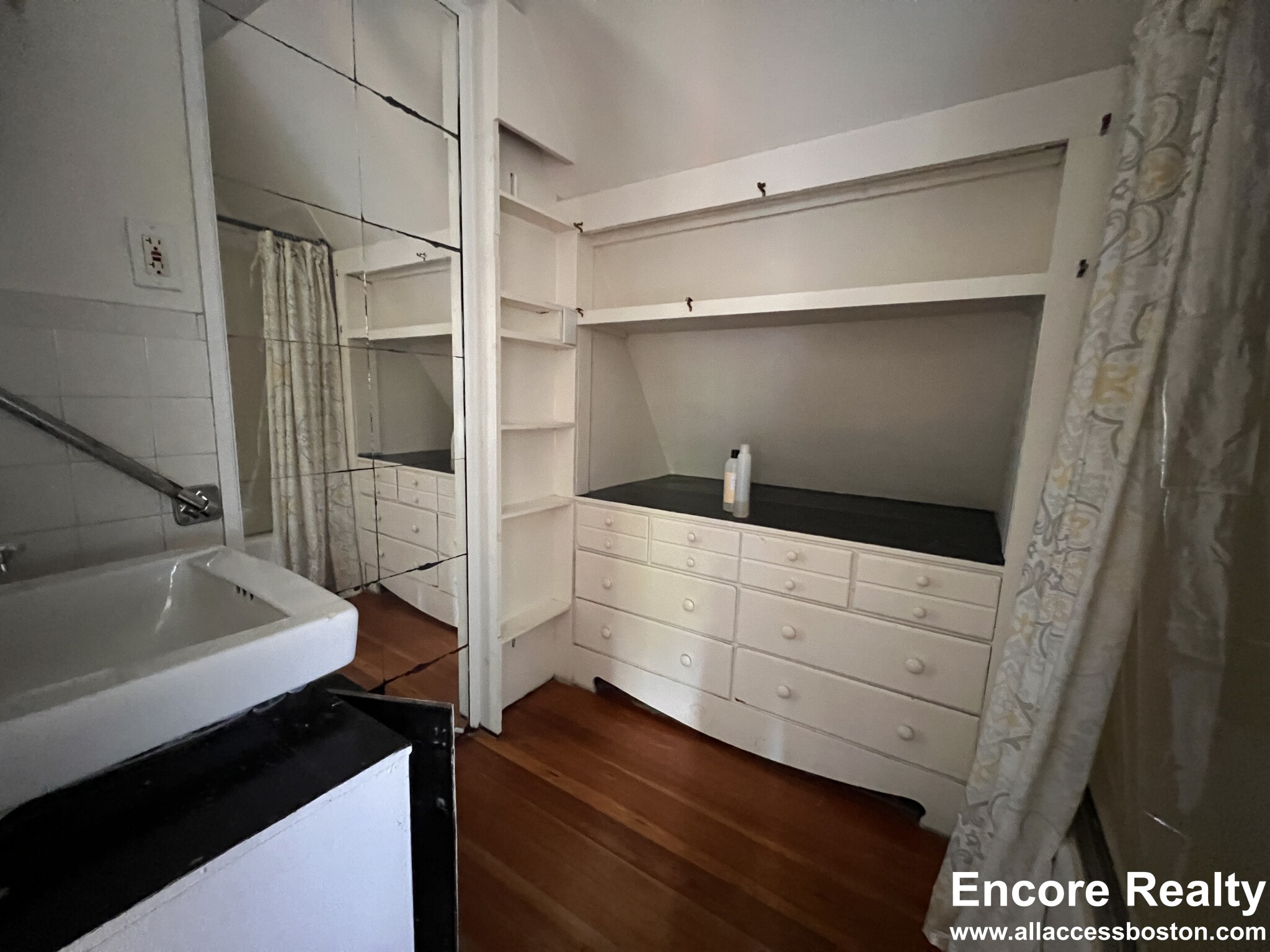 9 Kenwood St, North Brookline