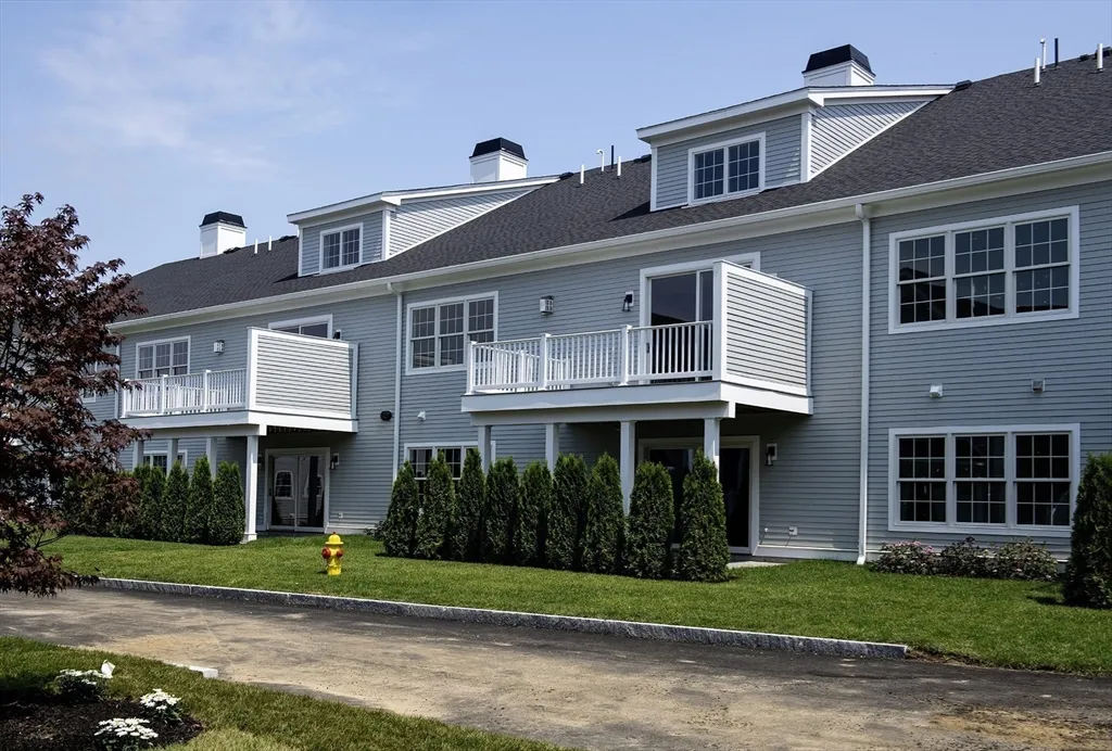 23 Clubview Dr, Andover