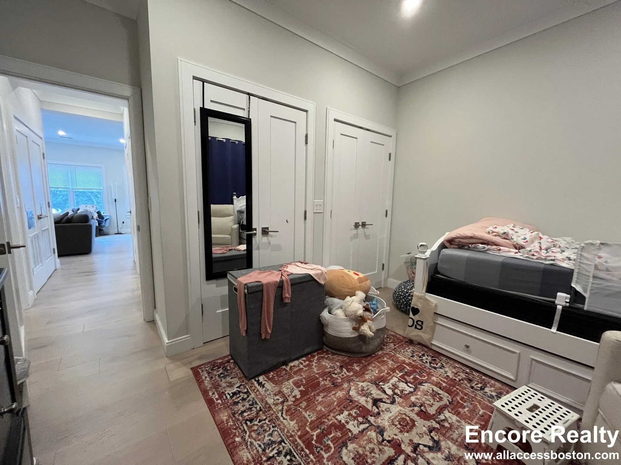 32 Cummins Highway, Roslindale