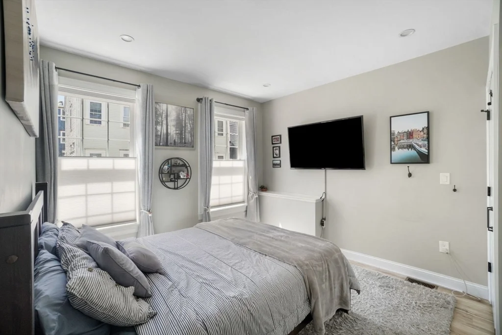 142 West 8th St, South Boston