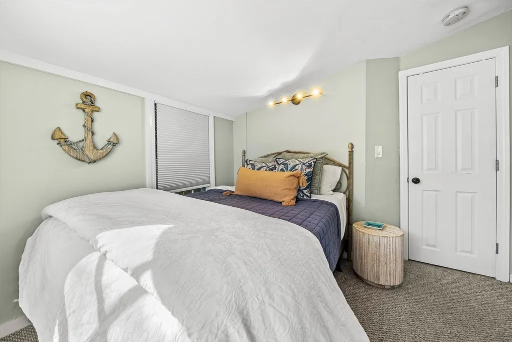 9 Gingerbread Hill, Marblehead