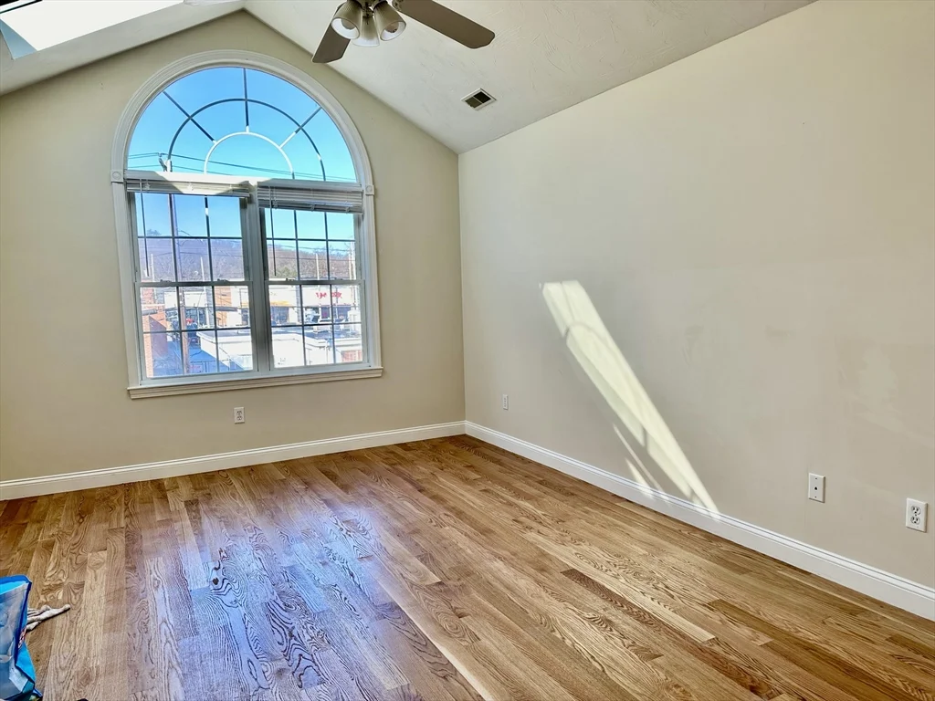 27 Turner Ter, Newtonville