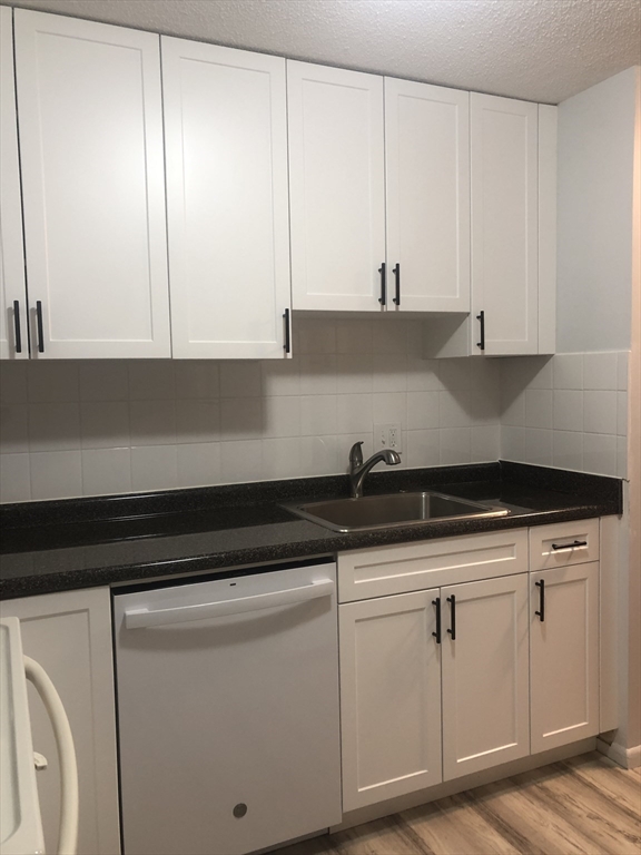 685 Moody St, Waltham