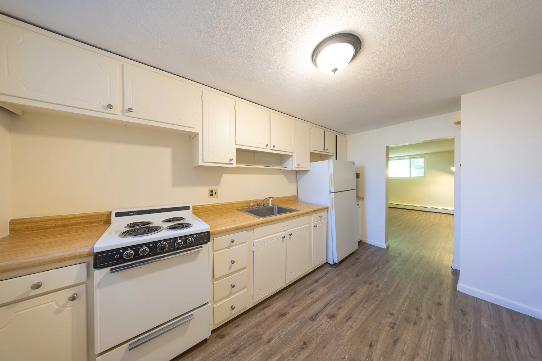 33 Westgate Rd, Chestnut Hill