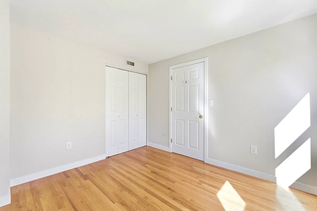 442 Main St, Charlestown